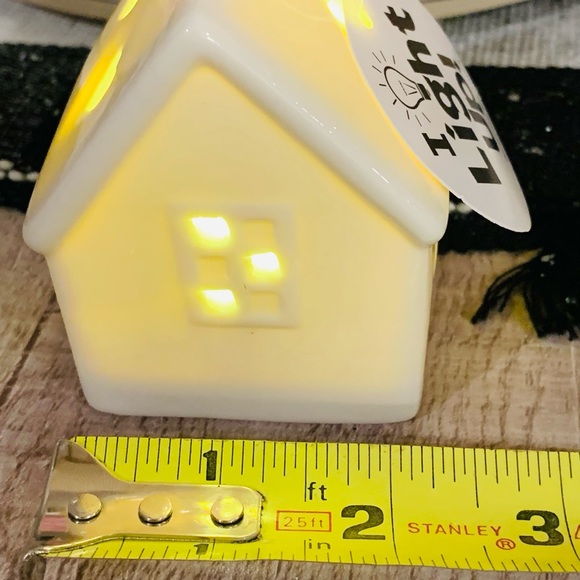 Light Up Ceramic Valentine’s House - Picture 12 of 12